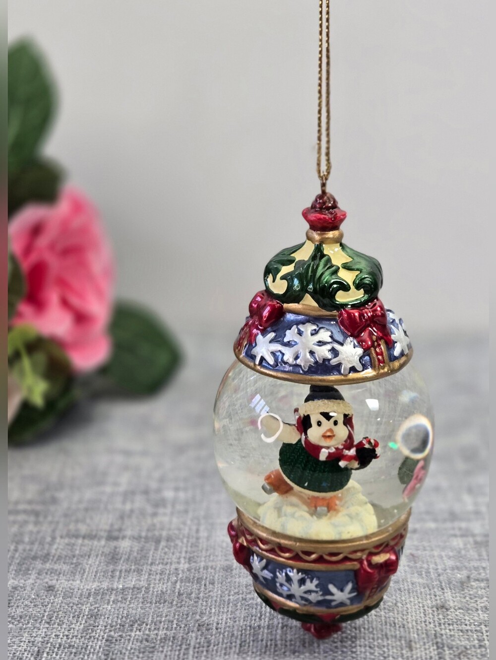 Kirkland Signature Waterglobe Ornaments‎ Snow Globe Christmas Skating Penguin